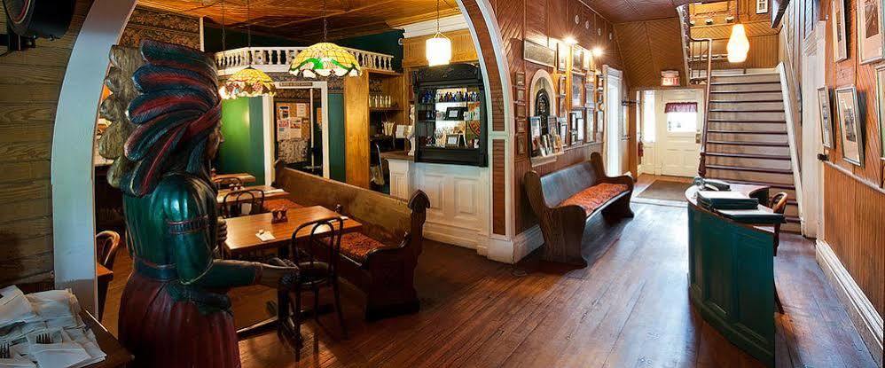 Rogues Harbor Inn Lansing 외부 사진