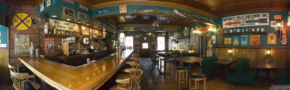 Rogues Harbor Inn Lansing 외부 사진
