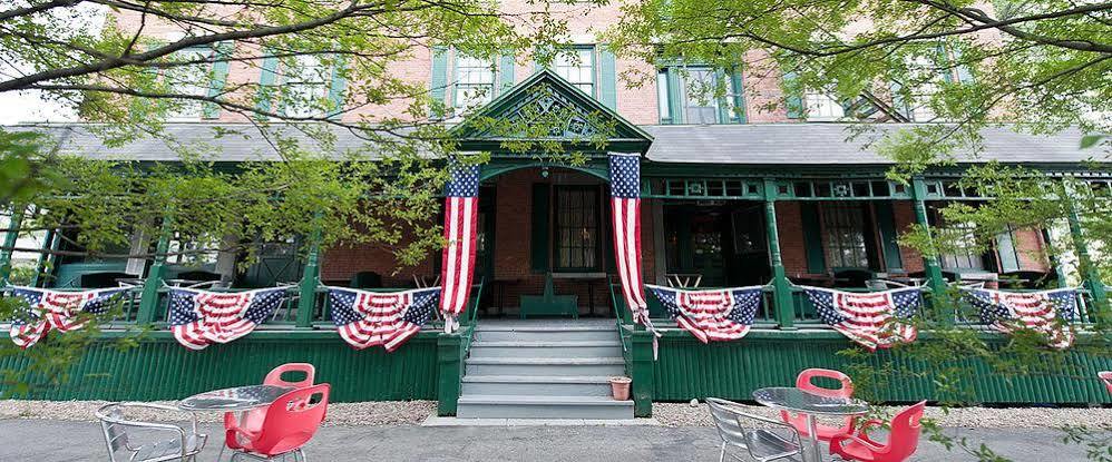 Rogues Harbor Inn Lansing 외부 사진